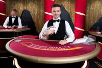 Quien es el dealer en los casinos